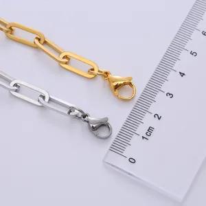Nahaufnahme von 7mm Edelstahl Gliederketten Armbändern mit sicherem Karabinerverschluss