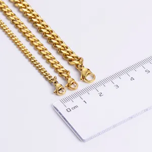 Goldene Gliederketten aus Edelstahl in drei Breiten mit praktischem Karabiner