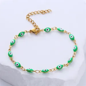 Bracelet en acier inoxydable doré avec charms œil maléfique en émail vert et chaîne ajustable