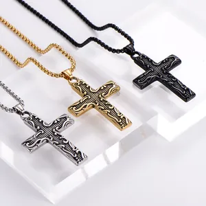 Pendentifs croix gothiques en acier titane argent, or et noir avec motifs en relief