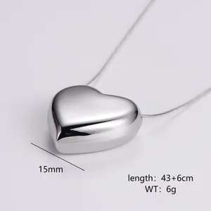 Detailed view of polished heart pendant with 15mm size and 43+6cm snake chain dimensions