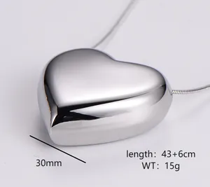 Detail of 30mm heart pendant with 43+6cm snake chain showing precise product dimensions
