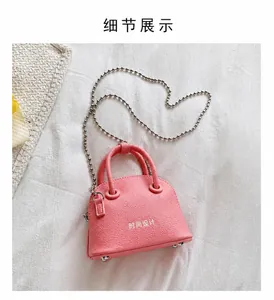 Mini borsa a conchiglia rosa con trama litchi, catena d'argento e doppi manici