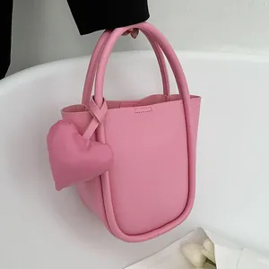 Borsa a Secchiello in Pelle PU per Donna Moda Borsa a Mano Borsa a Tracolla Con Ciondolo a Cuore Stile Dolce Uso Quotidiano