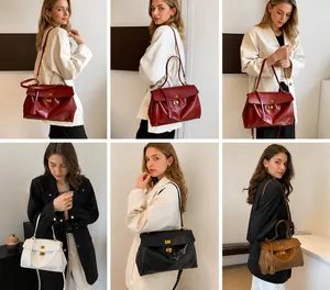 Dettagli di borse sottobraccio minimaliste in morbida pelle in rosso, bianco, nero e marrone