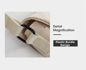 Dettaglio ravvicinato della fibbia in plastica e della tracolla in nylon della borsa