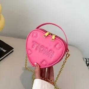 Borsa da Donna alla Moda a Forma di Cuore in Pelle PU Mini Tracolla con Catena in Metallo e Cerniera Stile Dolce Quotidiano