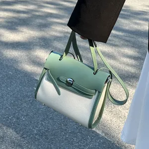 Borsa Kelly in pelle bicolore verde e crema con trama a grana e manico superiore