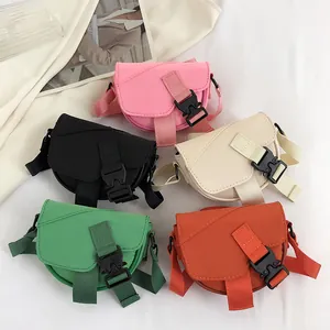 Mini borse a tracolla in nylon per donna in cinque colori con fibbia di design