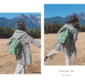 Zaino in tela verde salvia con tasche laterali in stile chic francese all'aperto