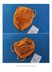 Dettaglio dello zaino vintage in tela arancione con tasca frontale e spallacci