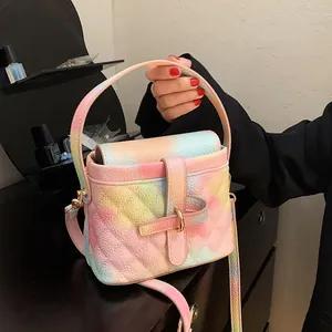 Borsa a Tracolla da Donna alla Moda Trapuntata in Pelle PU Sfumata Arcobaleno Piccola Borsa a Mano Secchiello Box Con Dettagli Dorati
