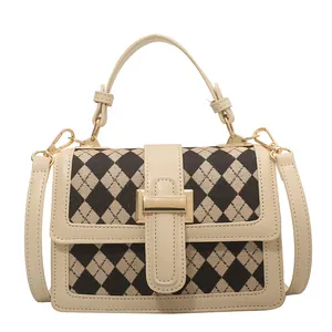 Elegante borsa a tracolla trapuntata con manico e hardware dorato in beige e nero