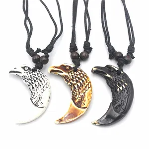 Collier Pendentif Aigle en Résine Tribale Vintage Avec Forme de Dent de Loup Sculpture en Os Tressé Hommes Femmes Bijoux