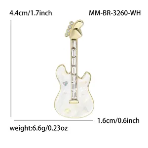 Broche guitare électrique dorée avec incrustation nacrée blanche et cristaux clairs