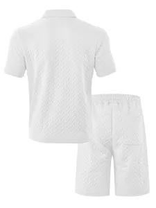 Vue arrière de l'ensemble polo et short jacquard blanc pour homme, texture chevrons