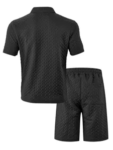 Ensemble polo et short en jacquard noir pour homme avec un élégant motif à chevrons