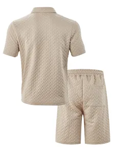 Vue arrière détaillée de l'ensemble polo et short en jacquard beige pour hommes