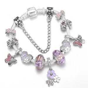 Bracelet chaîne serpent argent avec breloques papillon en émail violet et perles zircon