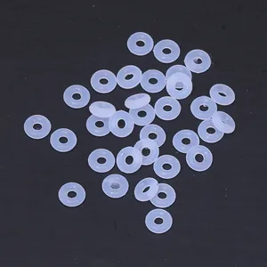 Joints toriques en silicone de qualité alimentaire sur un fond noir contrasté