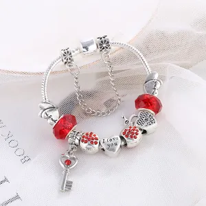 Romantisches Herz-Charm-Armband mit roten Kristallperlen und I Love You Anhänger an Kette