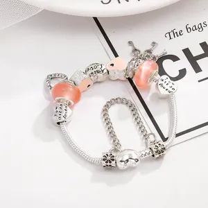 Romantisches Herz-Charm-Armband mit rosa Katzenaugenperlen und Silber-Herzanhängern