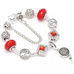 Pulsera de Amuletos con Cuentas Rojas para Mujer Colgante Árbol de la Vida Corazón Llave Aleación Plateada Joyería Moda