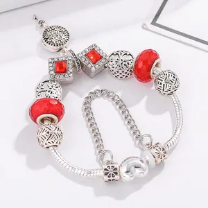 Pulsera DIY con cuentas de vidrio rojo y dijes de árbol de la vida en cadena snake