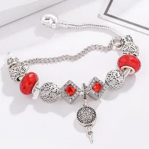 Pulsera de cadena de serpiente plateada con cuentas rojas, amuleto árbol de vida y llave