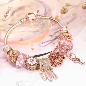 Roségoldenes Charm-Armband mit rosa Kristallen und Traumfänger-Anhänger für Damen