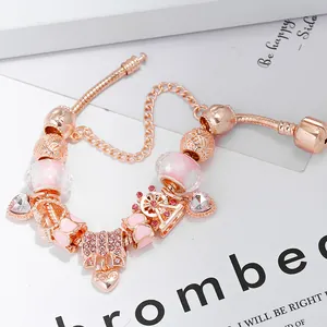 Bracelet maille serpent en or rose avec breloques cœur, grande roue et nœud rose