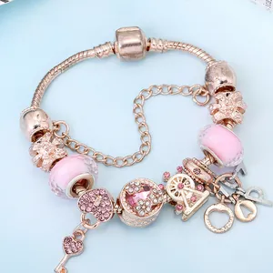 Bracciale a catena serpente oro rosa con perline di cristallo rosa e ciondoli