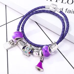 Lila Lederarmband zum zweimaligen Wickeln mit Riesenrad- und Schloß-Anhängern