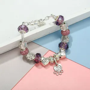 Paarse dierenpoot bedelarmband met kristallen kralen en zilveren hartvormige hanger