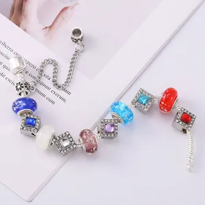 Bracelet DIY avec perles de verre colorées, strass brillants et chaîne en argent
