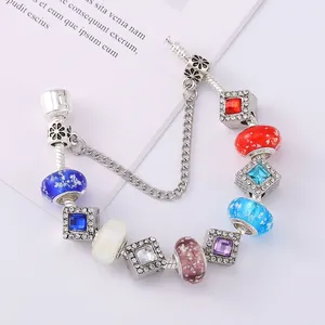 Bracelet à breloques vintage avec perles de verre lumineuses et ornements en zircone