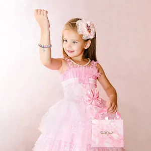 Braccialetto DIY per bambini con perle colorate e sacchetto regalo rosa