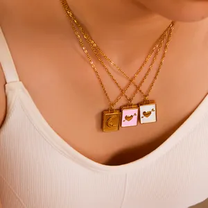 Set di tre collane in acciaio inossidabile placcato oro 18K con ciondoli a cuore e luna