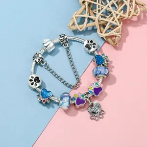 Cartoon stijl DIY bedelarmband met hondenpoot hanger en blauwe hars kralen voor meisjes