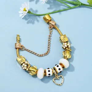 Hermosa pulsera de dijes DIY dorada con cuentas de nave espacial y colgante de corazón.
