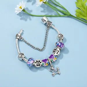 Bracelet à breloques argenté classique avec perles de patte de chien et pendentif caniche