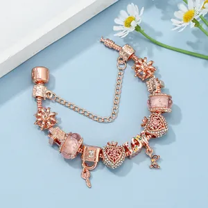 Bracciale a serpente oro rosa con charm rosa, torre Eiffel e ciondoli con scritta Love