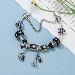 Pulsera de cadena de serpiente plateada con dijes de Torre Eiffel y cuentas negras