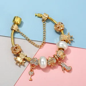 Pulsera clásica de cadena de serpiente dorada con dijes de llave de corazón y robots