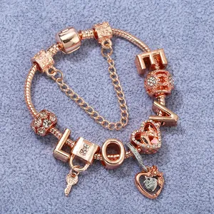 Roségold Schlangenarmband mit LOVE Perlen und Herzschloss Anhänger für Damen