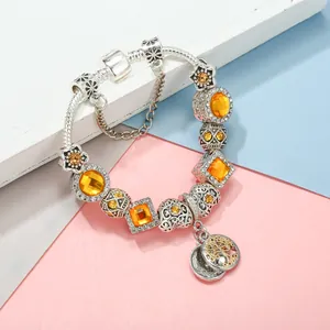 Silbernes Perlenarmband mit orangefarbenen Kristallen und Lebensbaum-Anhänger