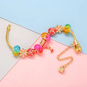 Bracelet chaîne serpent dorée avec perles dégradées et pendentif montgolfière
