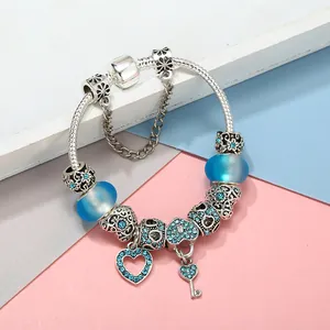Pulsera de cuentas de cristal azul con cadena de serpiente, corazón y llave