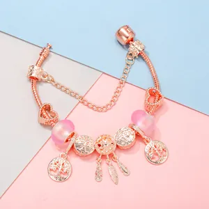 Bracelet maille serpent en or rose avec perles améthyste, arbre de vie et attrape-rêves