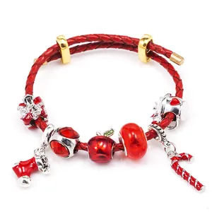 Bracelet de Noël en cuir rouge tressé double tour avec breloques festives dorées